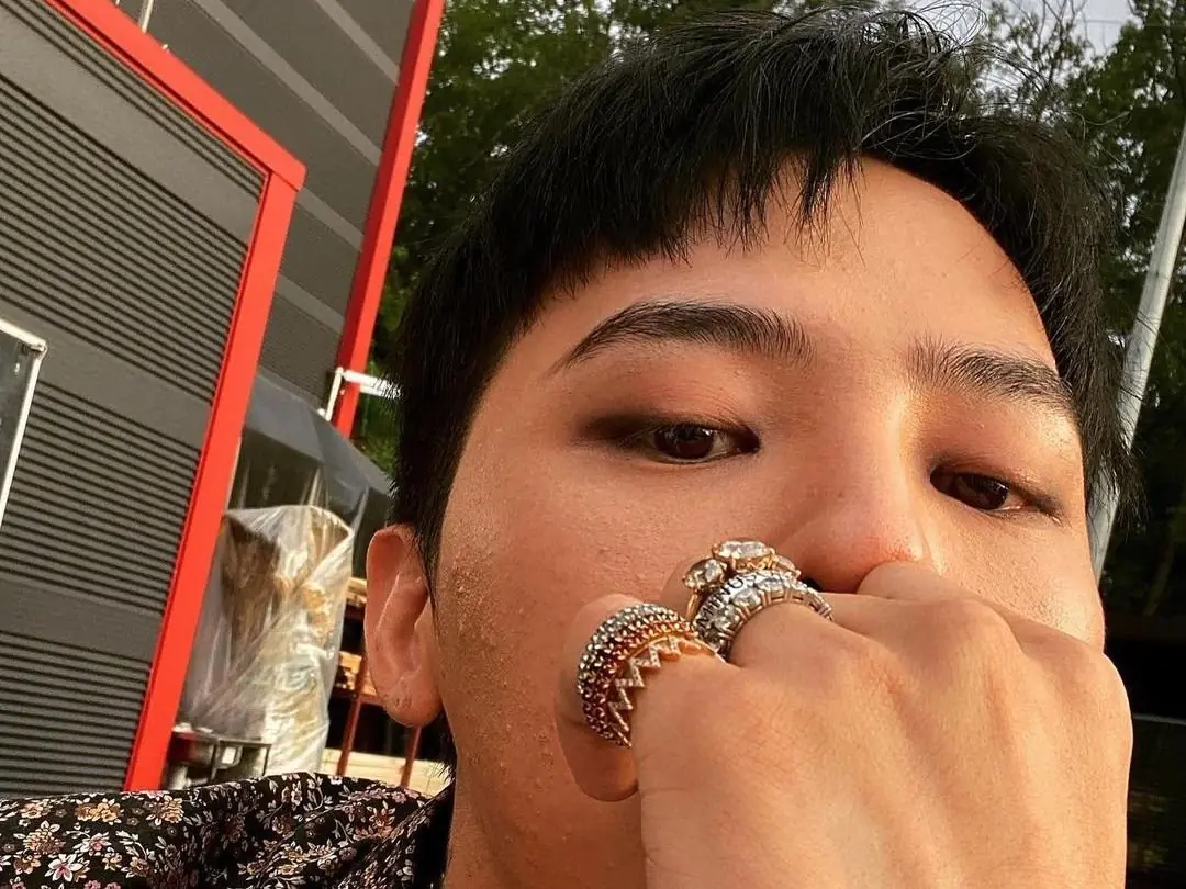 帶貨王 G-Dragon 沒告訴你的「3 個穿搭小細節」，我們直接幫你抓出重點帥一波！