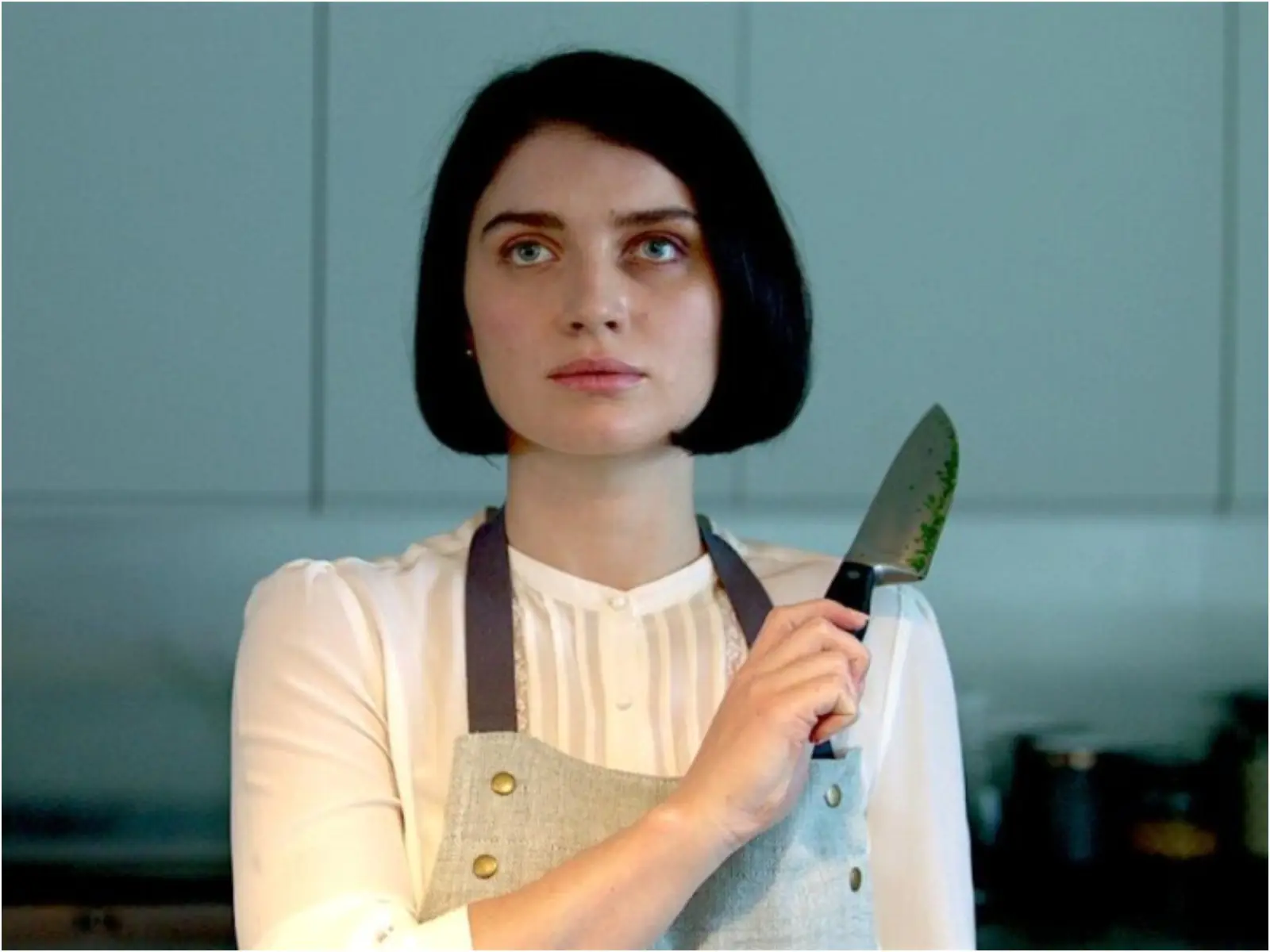《三人要守密》女主角 Eve Hewson 不只背景超狂，連眼妝都特別有梗：3 招打造性感氣場！