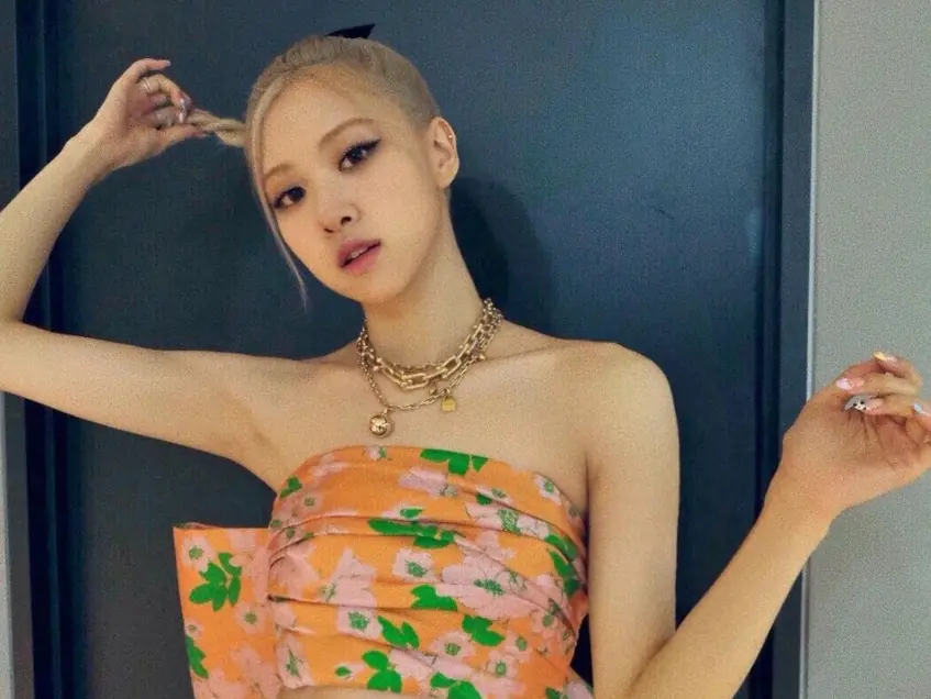 從高級珠寶到小資飾品都能駕馭！BLACKPINK Rosé 愛到爆的 4 大「飾品品牌」最便宜 2000 有找？