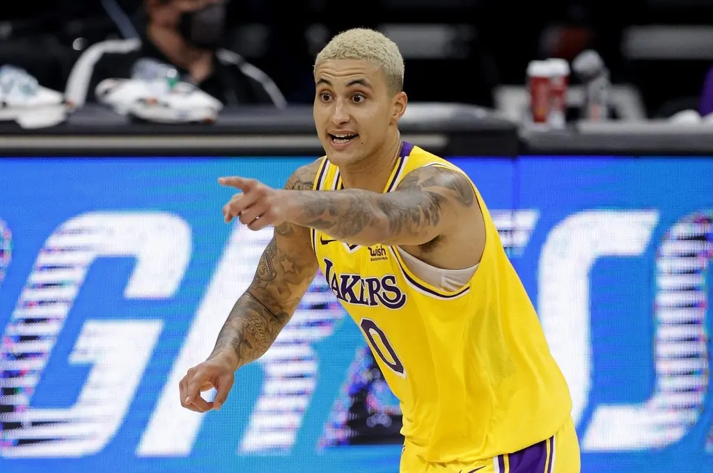 NBA／太犀利！Kyle Kuzma「眼神假動作」騙到對手妙傳成功：我在 23 號旁邊看了三年