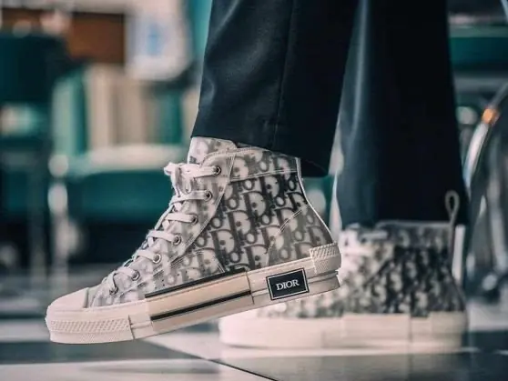 精品一玩起球鞋，潮牌都甭混了？GUCCI、LV⋯推薦 5 雙必投資「精品球鞋」！