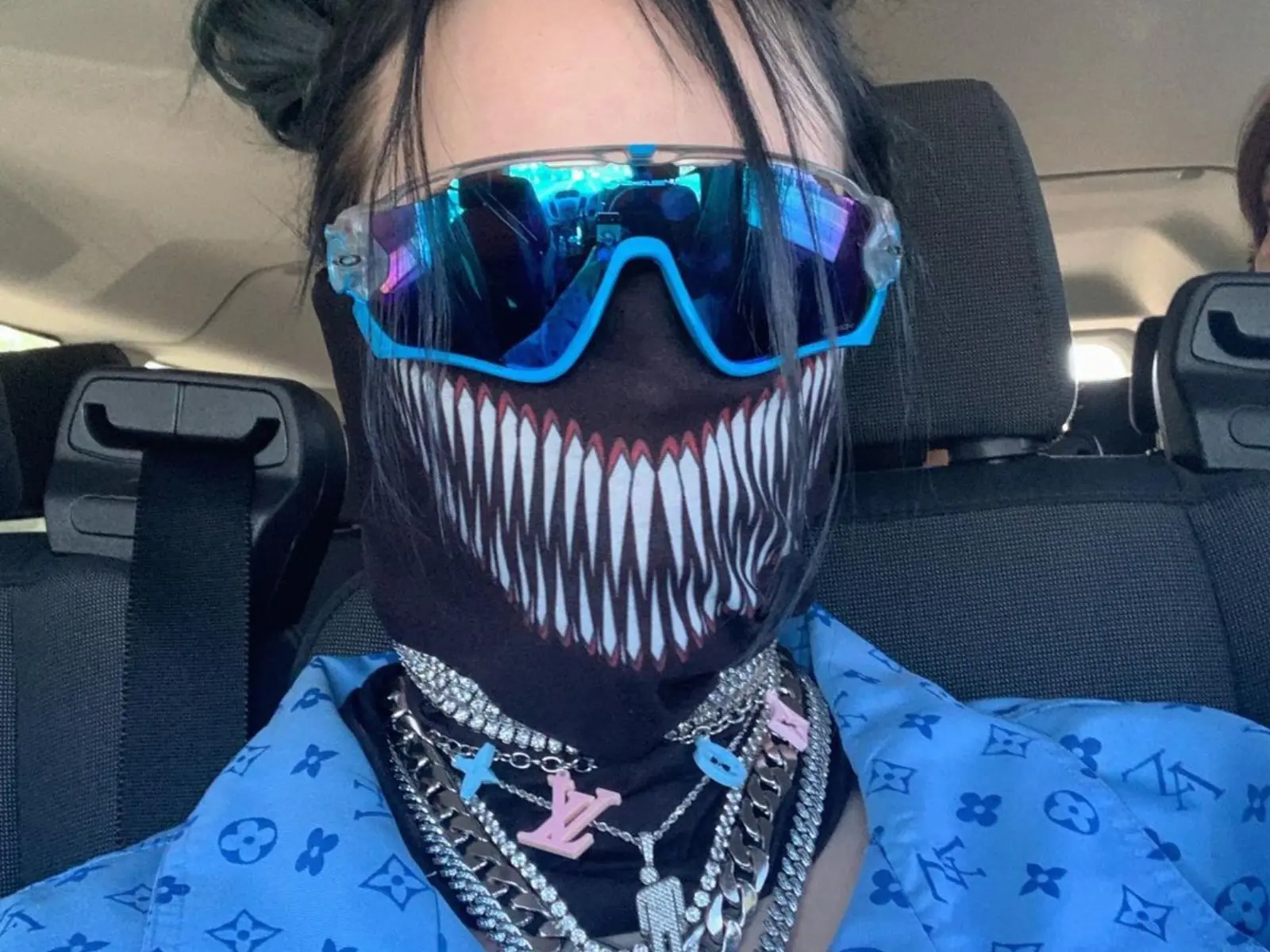 怪美珠寶讓人越戴越多 ? Billie Eilish 怪奇比莉 IG 點讚女王的珠寶清單，放馬看過來！