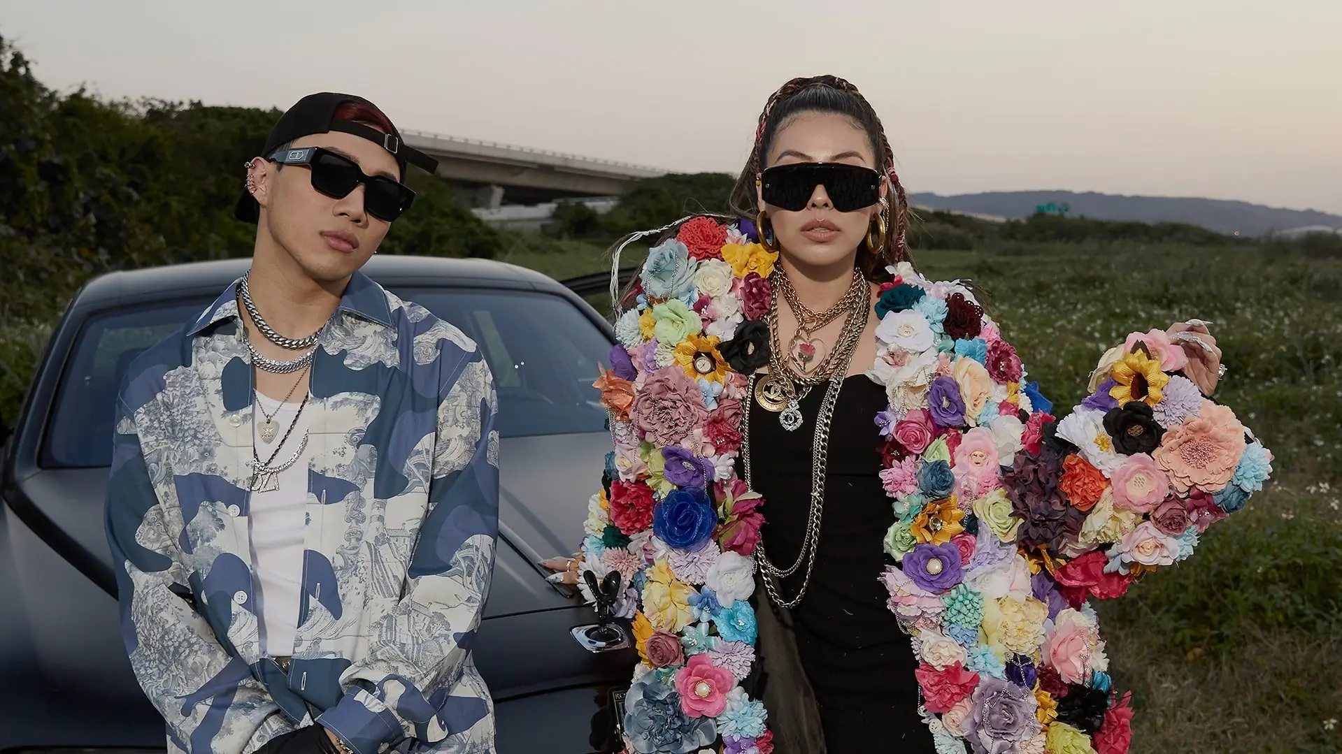 ØZI 身穿BOSS 2021春夏系列！藍色海洋風迷彩LOOK展現街頭潮流時尚氣勢！