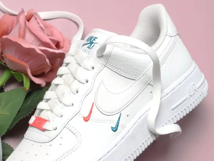 連泫雅都入坑！推薦 2021 四款 Nike 最新「小勾勾」球鞋，每一雙都超適合你的夏天穿搭～