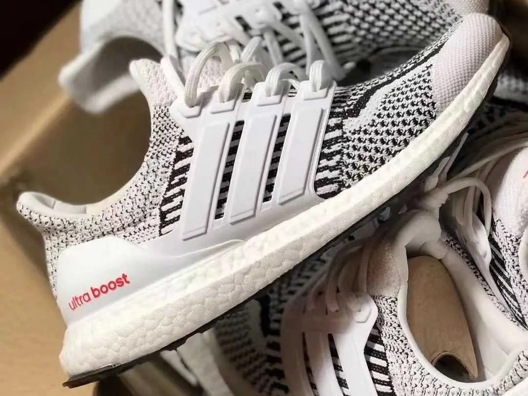 最強跑鞋 Yeezy 夢幻「斑馬」配色高清流出！鞋頭們必買的 adidas Ultrboost 勸敗新款登場！