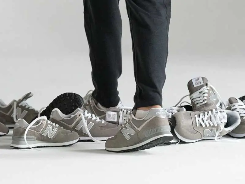 New Balance、CDG x Converse 等 3 雙 2021 推薦「男神灰」潮鞋！就連小 Sacai 也能平價入手！