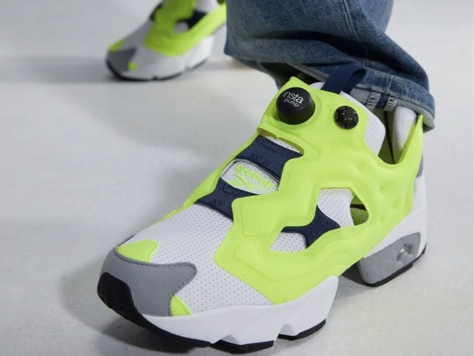 成龍走的太前面！Reebok 重新復刻 INSTAPUMP FURY 原版配色，四色齊發直接掏空你荷包～
