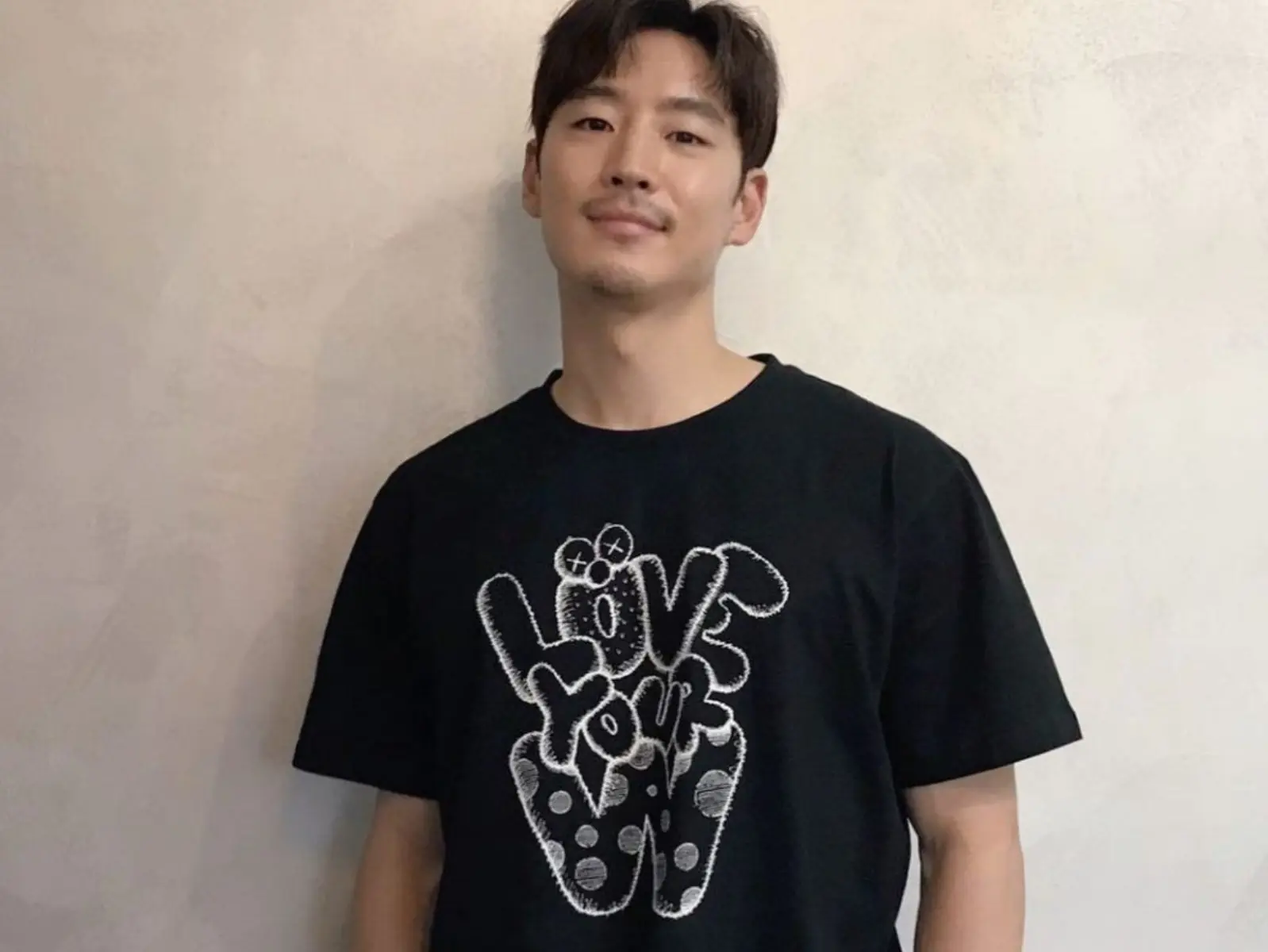Supreme 、Fragment 全不放過！一窺《我是遺物整理師》李帝勳「潮流單品」收藏，光球鞋就破 8 萬 ？！