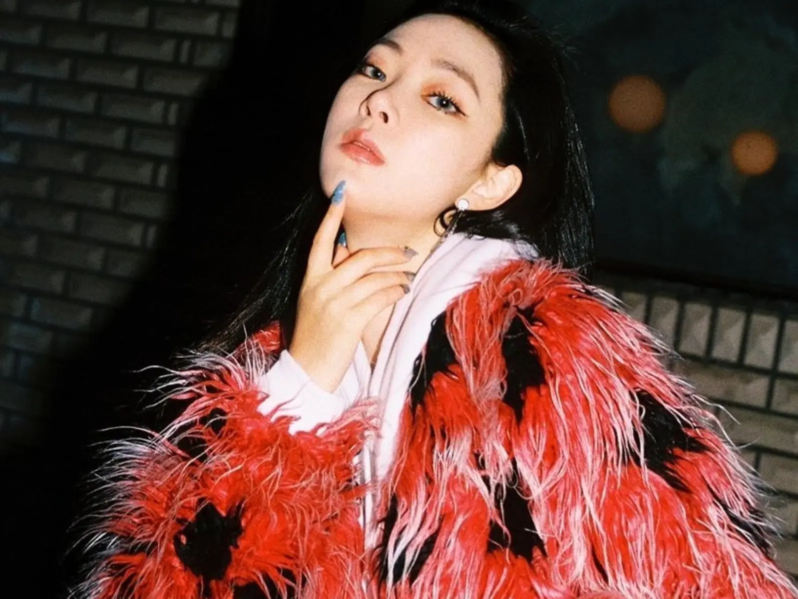 周湯豪都認證！韓國爆紅女聲 SAAY 不只超會唱，公開 3 招「顏色搭配技巧」還簡單到傻眼！