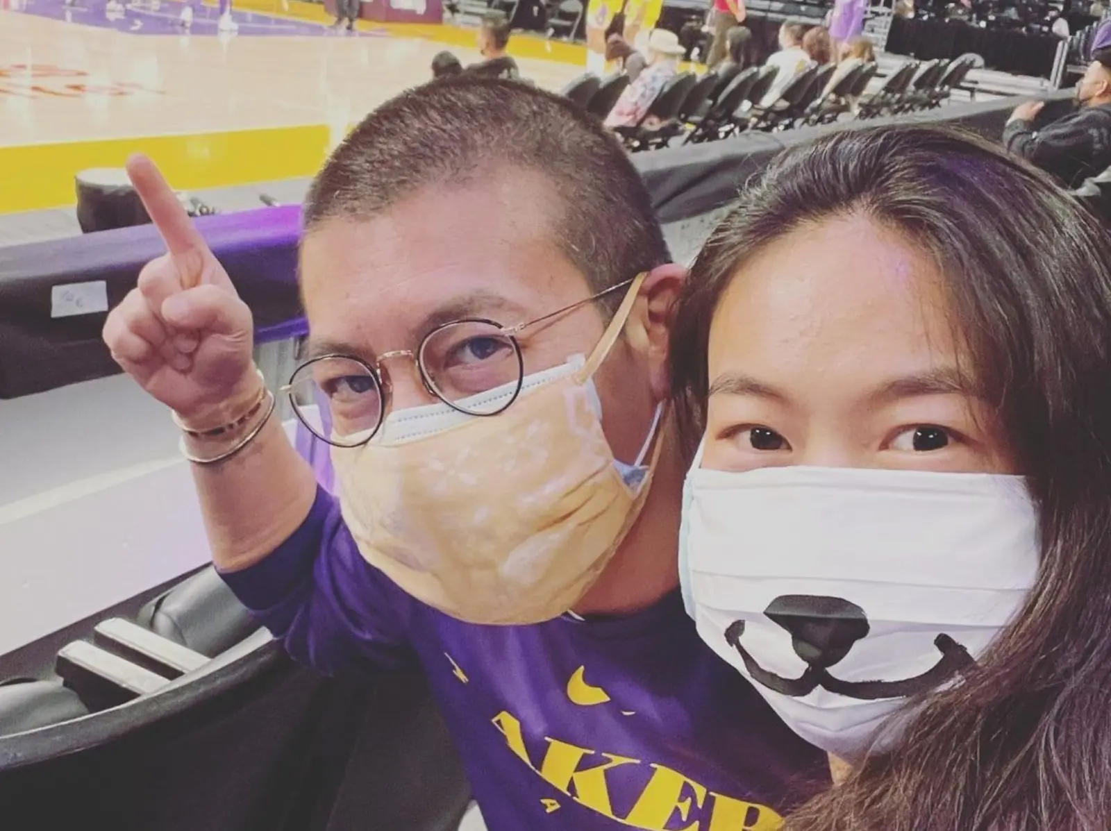 陳冠希 IG 甜蜜曬與老婆合照意外曝光「幸福肥模樣」，網友驚嘆：冠希哥胖了…