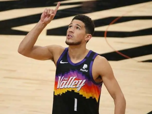 太陽球星 Devin Booker 上腳 Off-White、Fragment Design 各樣爆款聯名，鞋迷：「他也是 NBA 大鞋頭！」