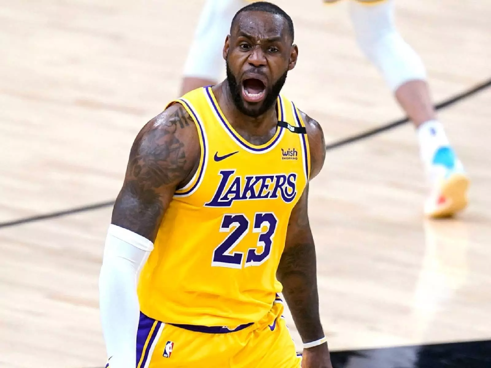 NBA／準備衛冕奪冠！「詹皇」LeBron James 關鍵球戰勝太陽，賽後發豪語：我們有冠軍 DNA！