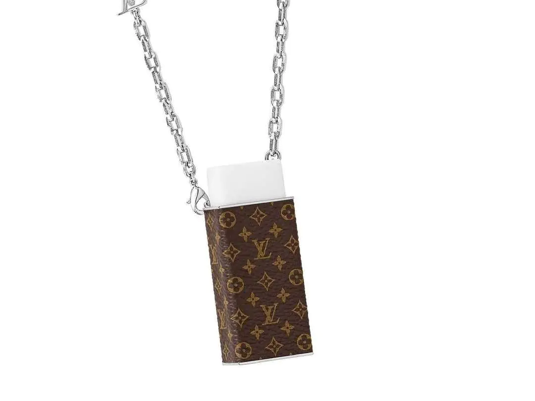 Louis Vuitton 釋出最新 2021 秋冬「橡皮擦項鍊」，要價台幣 2 萬讓人高喊：「我不懂時尚！」