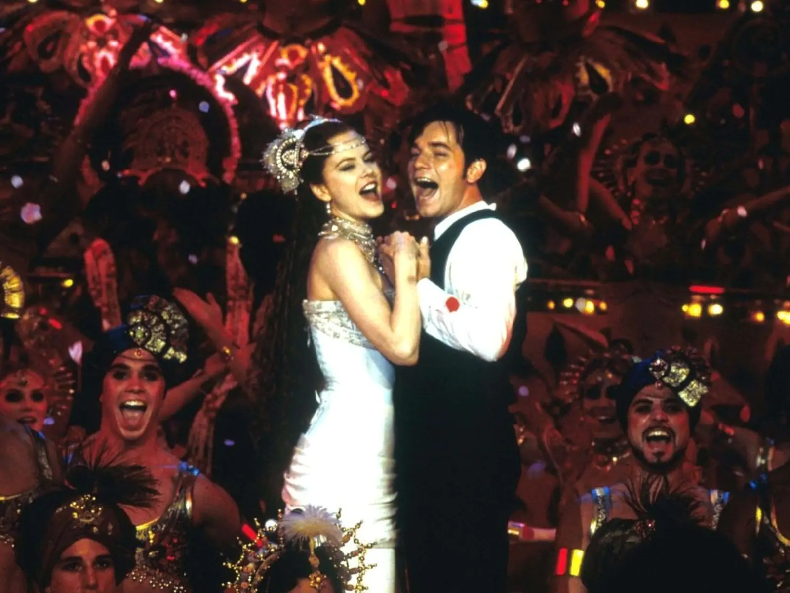 千禧世代最偉大歌舞片《紅磨坊》20 周年！捧紅妮可基嫚、李奧納多曾試鏡男主角⋯你不能錯過的 8 件事！