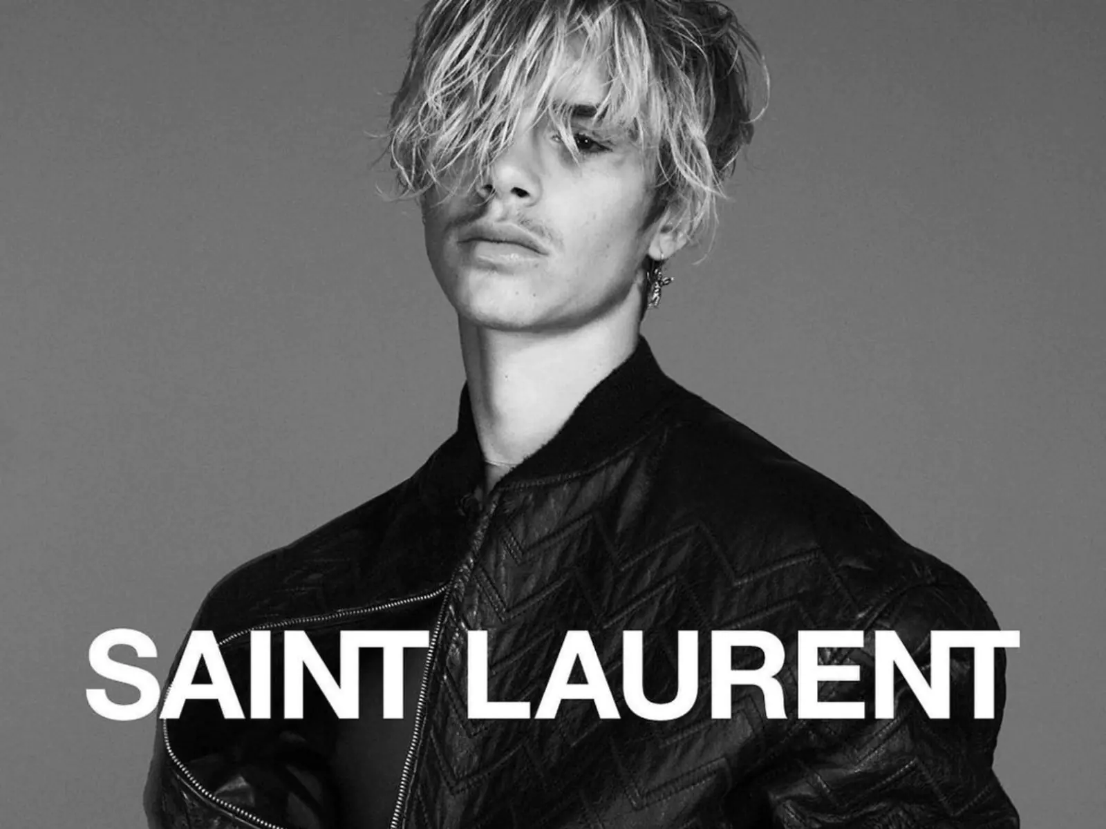 比老貝更帥的「中性厭世風」？貝克漢二兒子 Romeo Beckham 拍攝 SAINT LAURENT 秋冬形象照！