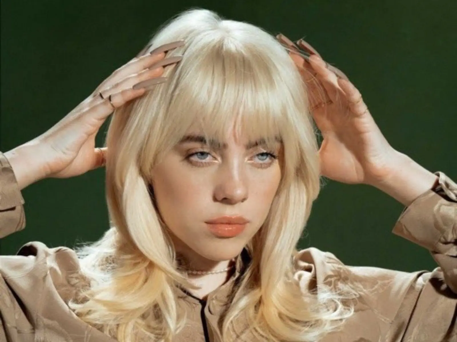 Billie Eilish 為歧視亞裔風波正式道歉：「我為我年幼的愚蠢感到震驚和尷尬⋯」