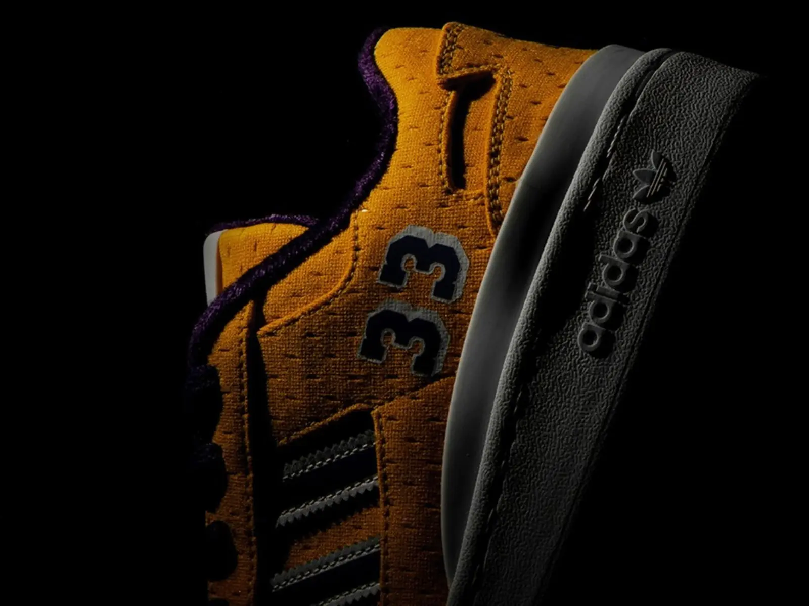 adidas 推出 NBA 傳奇球星「天勾」賈霸聯名籃球鞋，全球限量僅 33 雙！