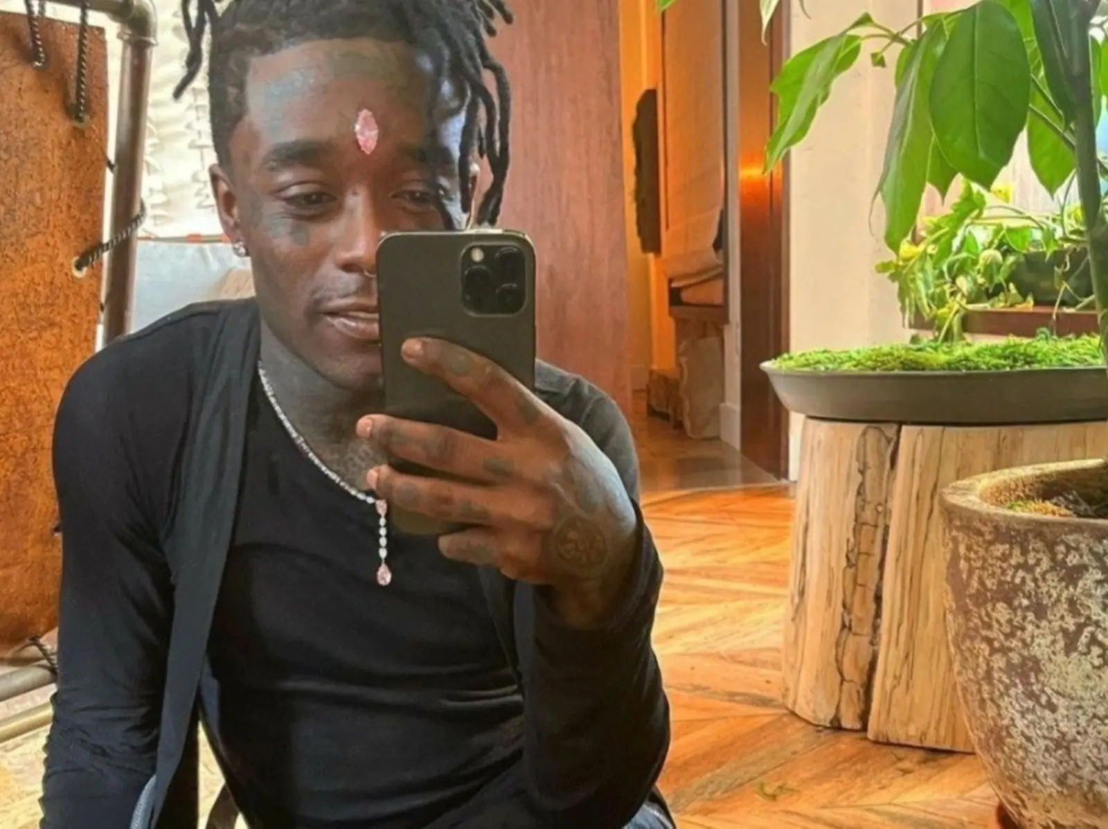 6.7 億鑽石拔掉了？ Lil Uzi Vert 曬出最新自拍照，親自曝光移除「原因」.... 