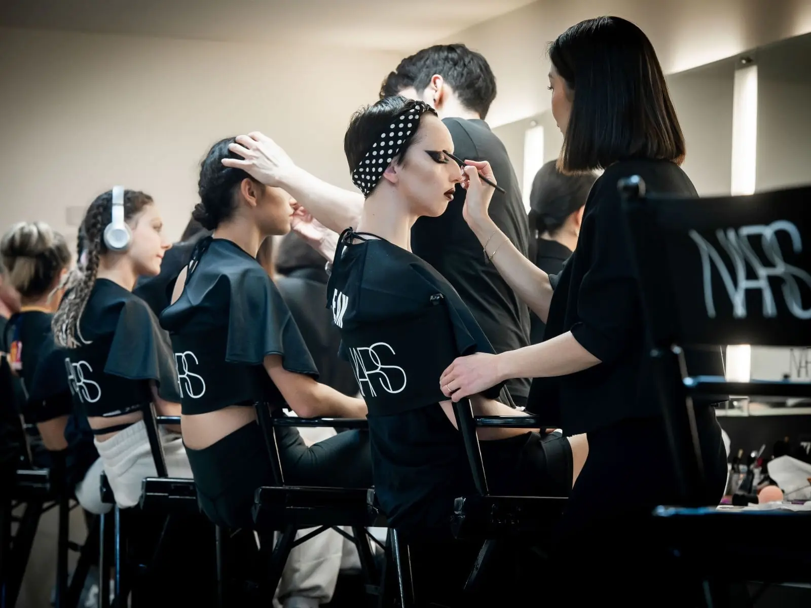 蔡依林也用這招！NARS 推出「明星聚光定妝課程」，不只解鎖彩妝師私藏秘訣，參加還送禮物！