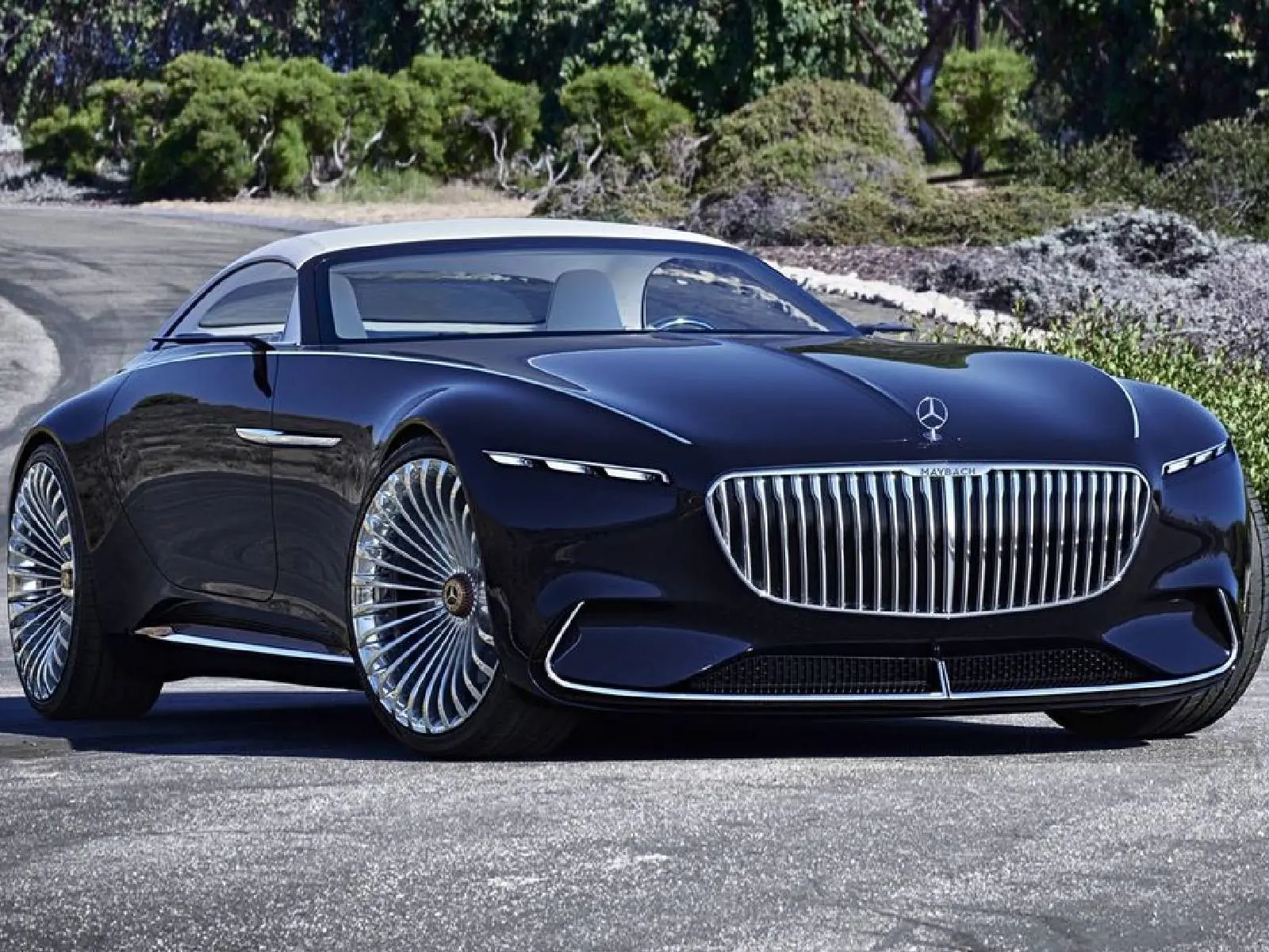 《閃電俠》中的「蝙蝠俠車」超帥！邁巴赫 Vision 6 宇宙飛船駕駛座有夠吸睛～ 