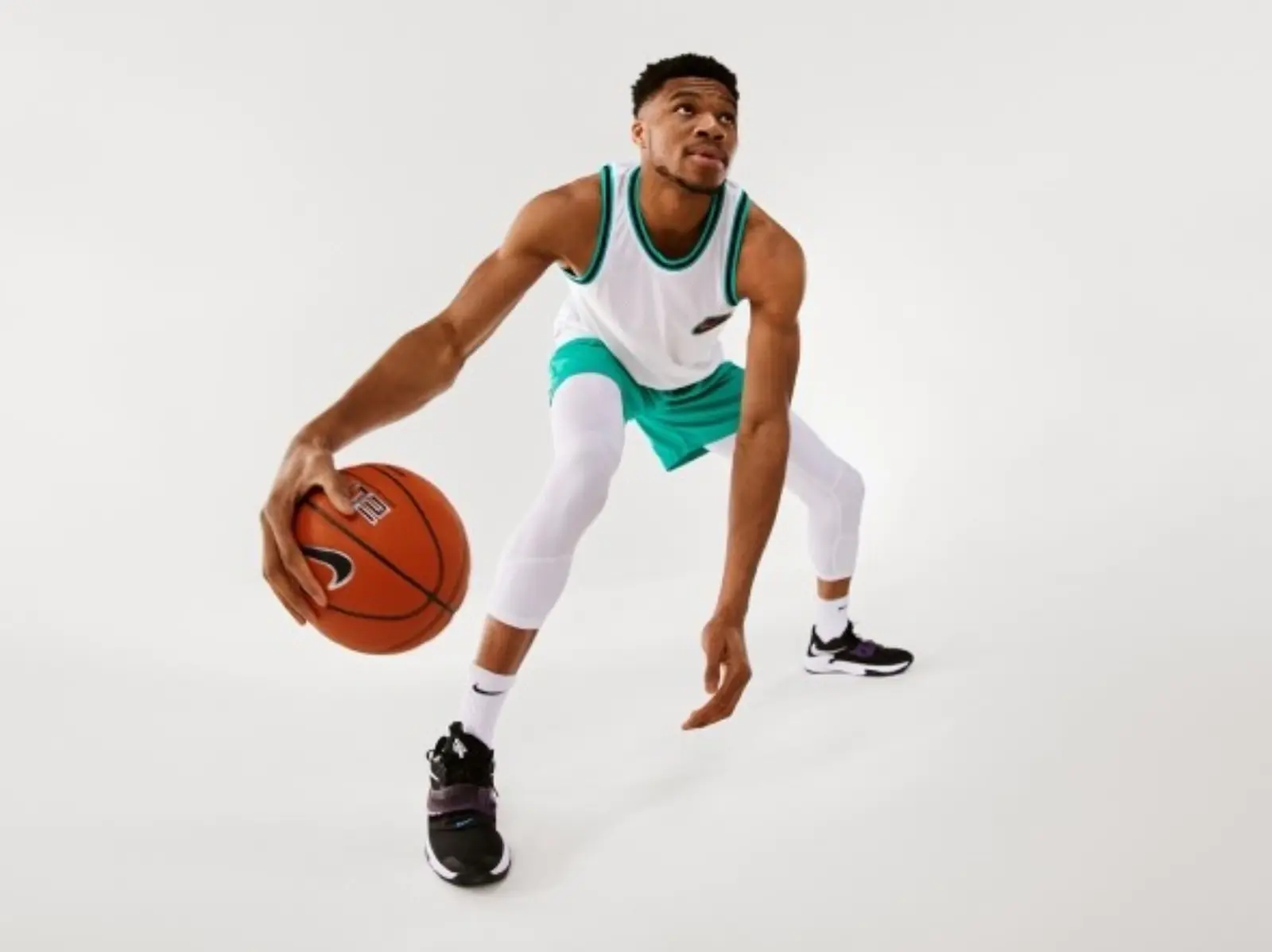 推薦 2021 必買 Nike、adidas 等 5 雙實戰籃球鞋，字母哥、Trae Young 簽名鞋款帥到炸！