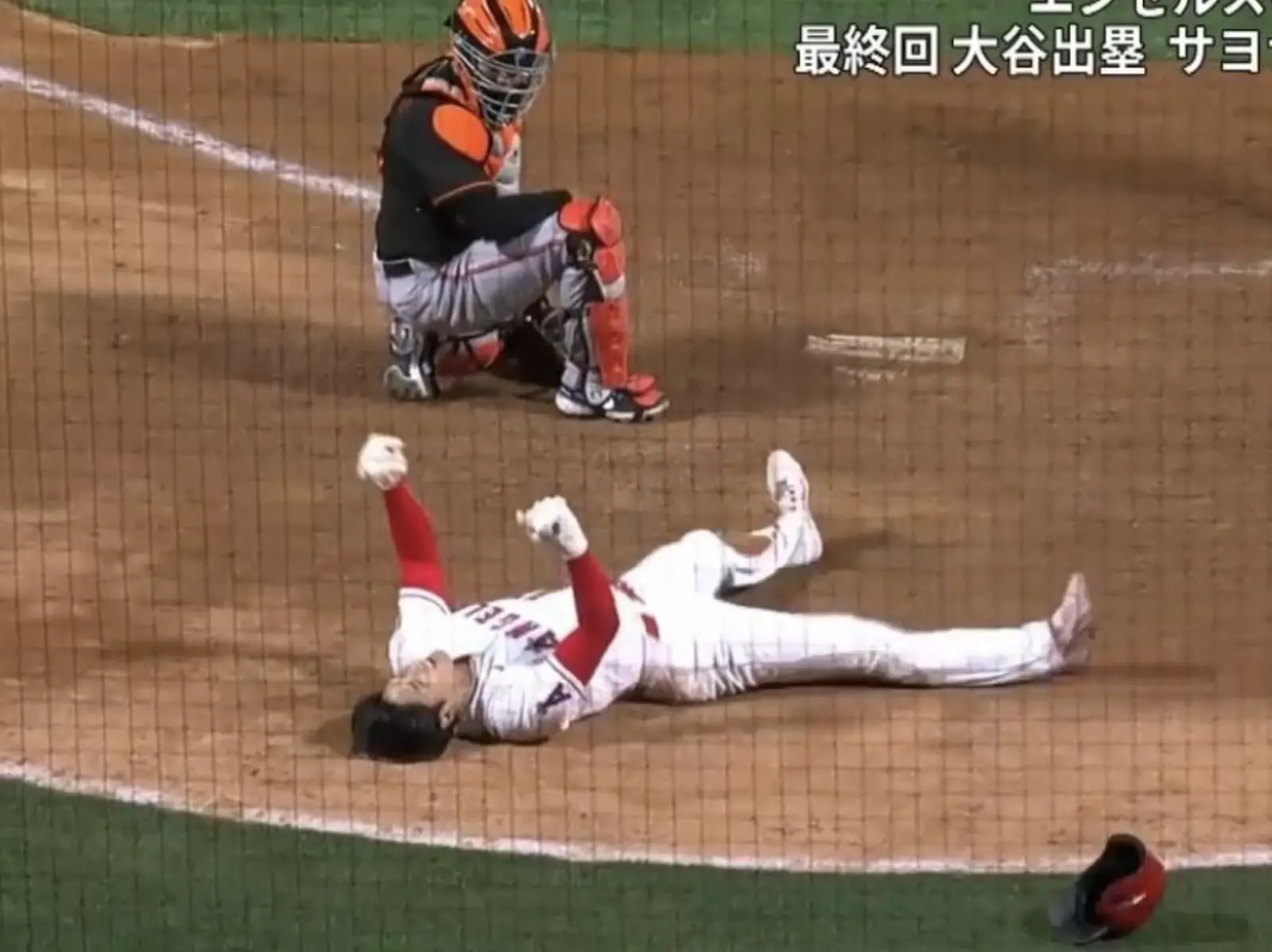 神還原！大谷翔平「神滑壘」爽躺在本壘慶祝，日本網友讚：根本就是仙道！