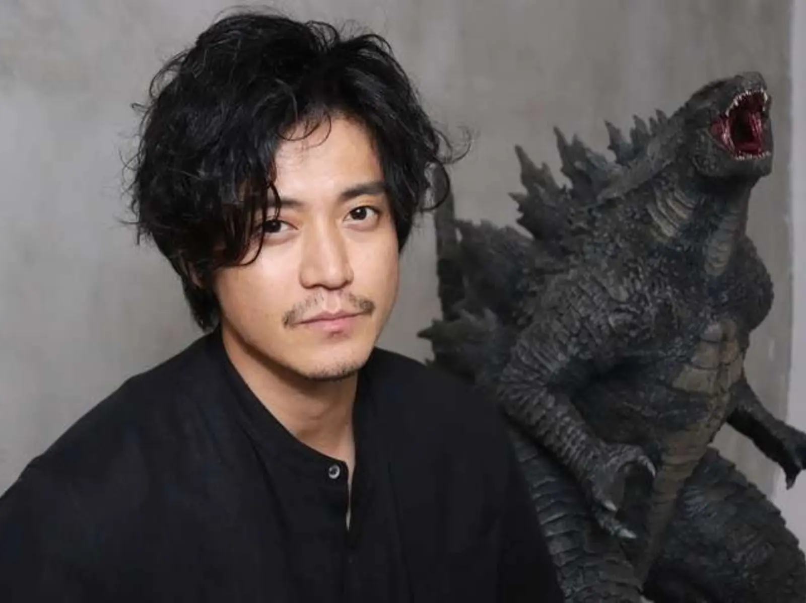 日本終於上映！粉絲衝看《哥吉拉大戰金剛》小栗旬好萊塢處女作，結果大傻眼⋯