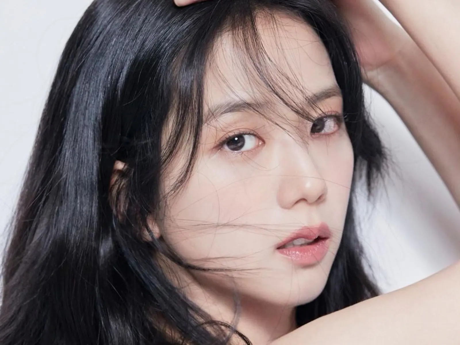 BLACKPINK Jisoo「演員履歷照」曝光～美到不敢直視的美貌，全靠 3 招心機妝容！