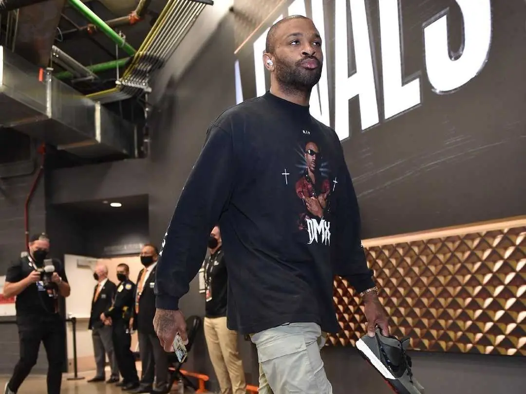 P.J. Tucker 腳踩 Nike Air Mag、手拿「親友限定」Nike Kobe 4！這就是「NBA 鞋王」真實力！