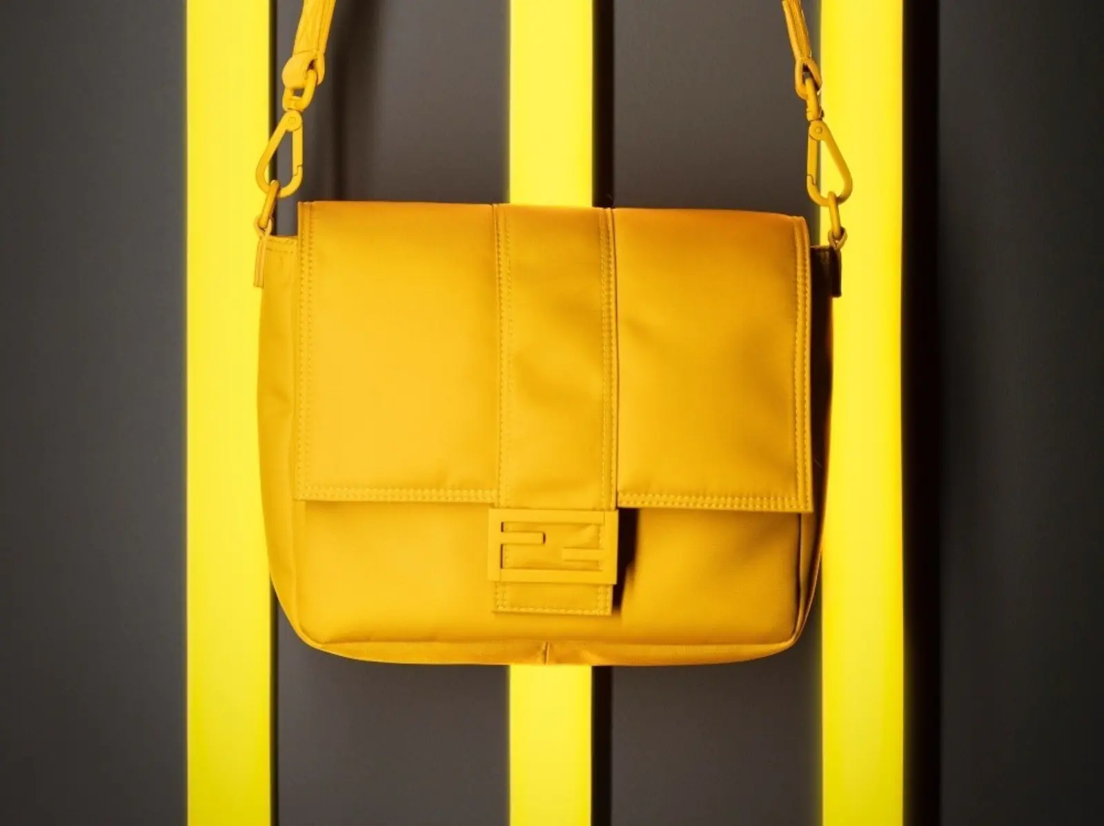 王嘉爾也為之瘋狂！FENDI 加入環保行列，打造全新 Baguette 信差包展現永續潮流！