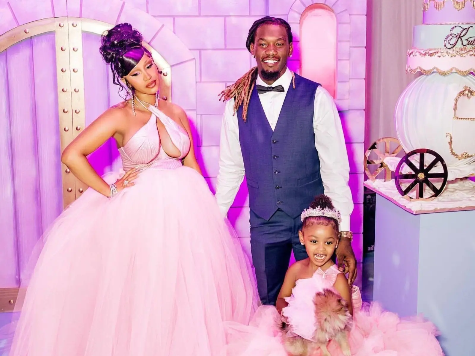 大秀火辣電臀！Cardi B 挺孕肚對老公貼身熱舞，奢華派對慶祝 3 歲女兒生日！