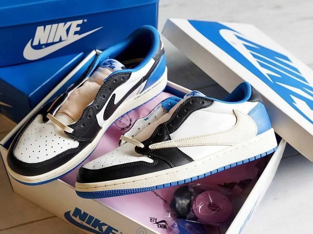 籃球之神 Michael Jordan 親自著用 Travis Scott 三方聯名鞋王，Air Jordan 1 Low 炒價預計翻倍！