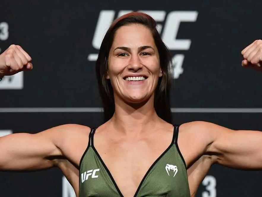 UFC 格鬥選手 Jessica Eye 「第三隻眼」傷痕，神還原《七龍珠》、《火影忍者》經典漫畫角色！