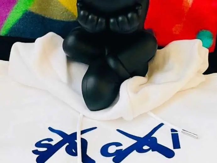 周杰倫、林俊傑搶先發布 Kaws x Sacai 聯名服飾，這個入手速度絕對是「潮流哥中之哥」！