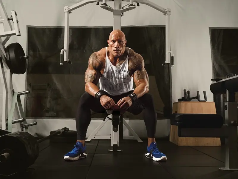巨石強森成為黑亞當不靠填充物！攜手 UNDER ARMOUR 推出健身狂人必備戰服！