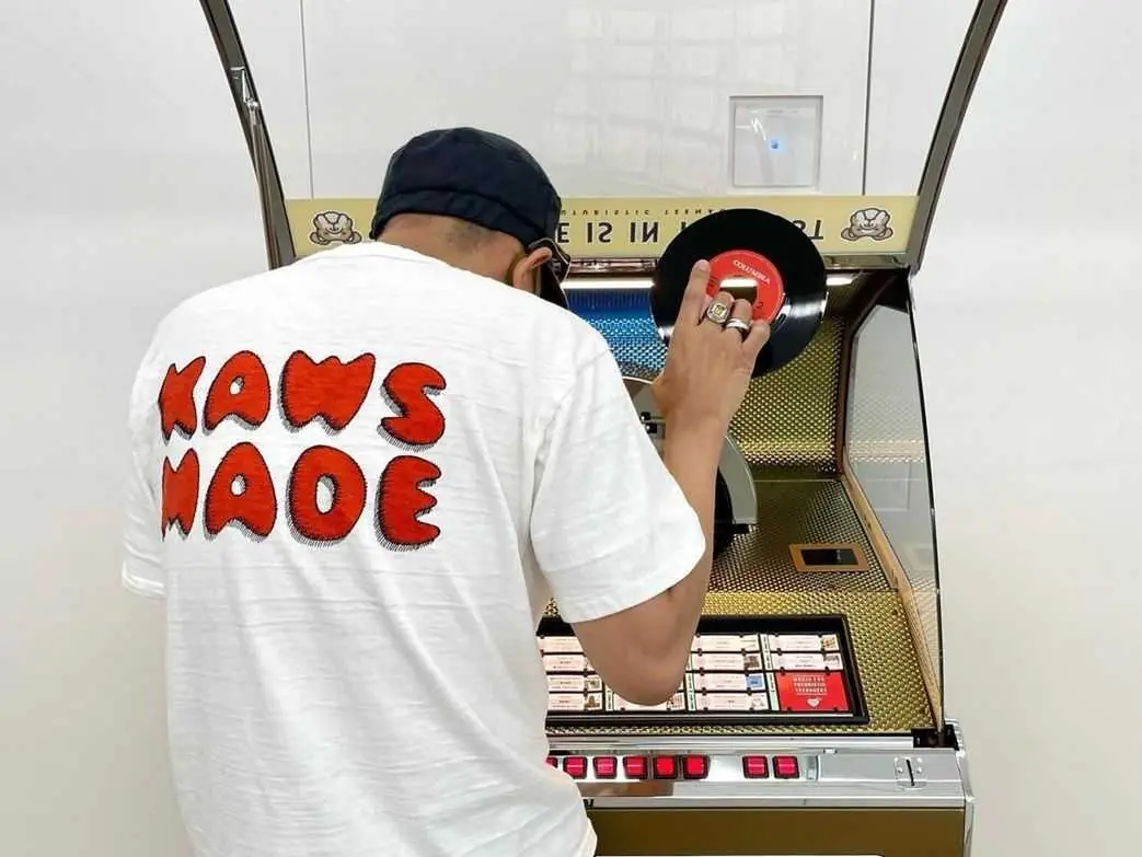 KAWS x HUMAN MADE 最新聯名企劃服飾高清公開，兩位潮流大神為你上身示範！