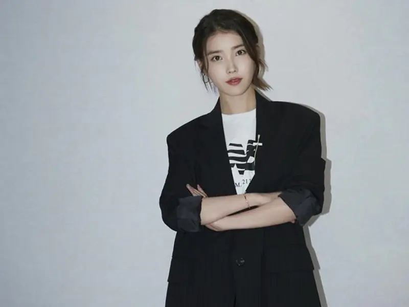 IU 李知恩正式成為 New Balance 形象大使！球鞋又要賣爆啦！