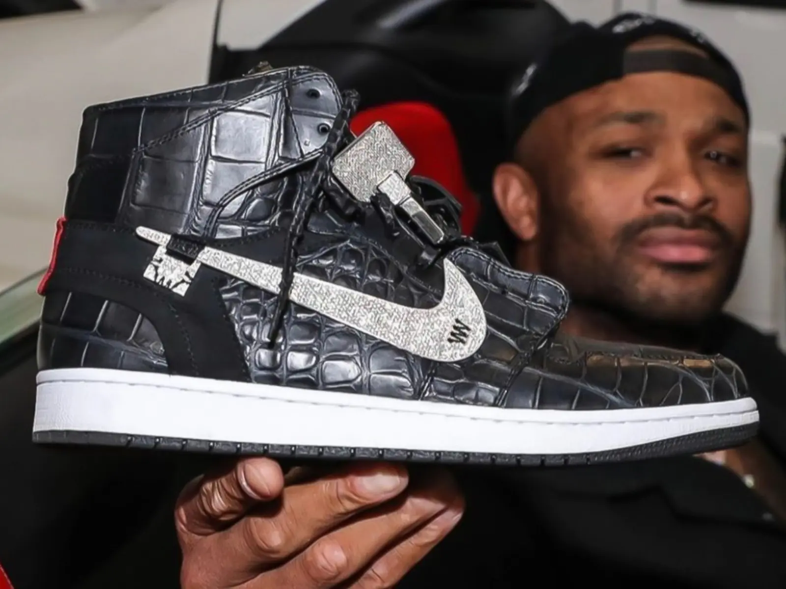 NBA 鞋王 P.J. Tucker 打造一雙 700 萬台幣的鑲鑽 Air Jordan 1，紀念生涯第一個總冠軍～