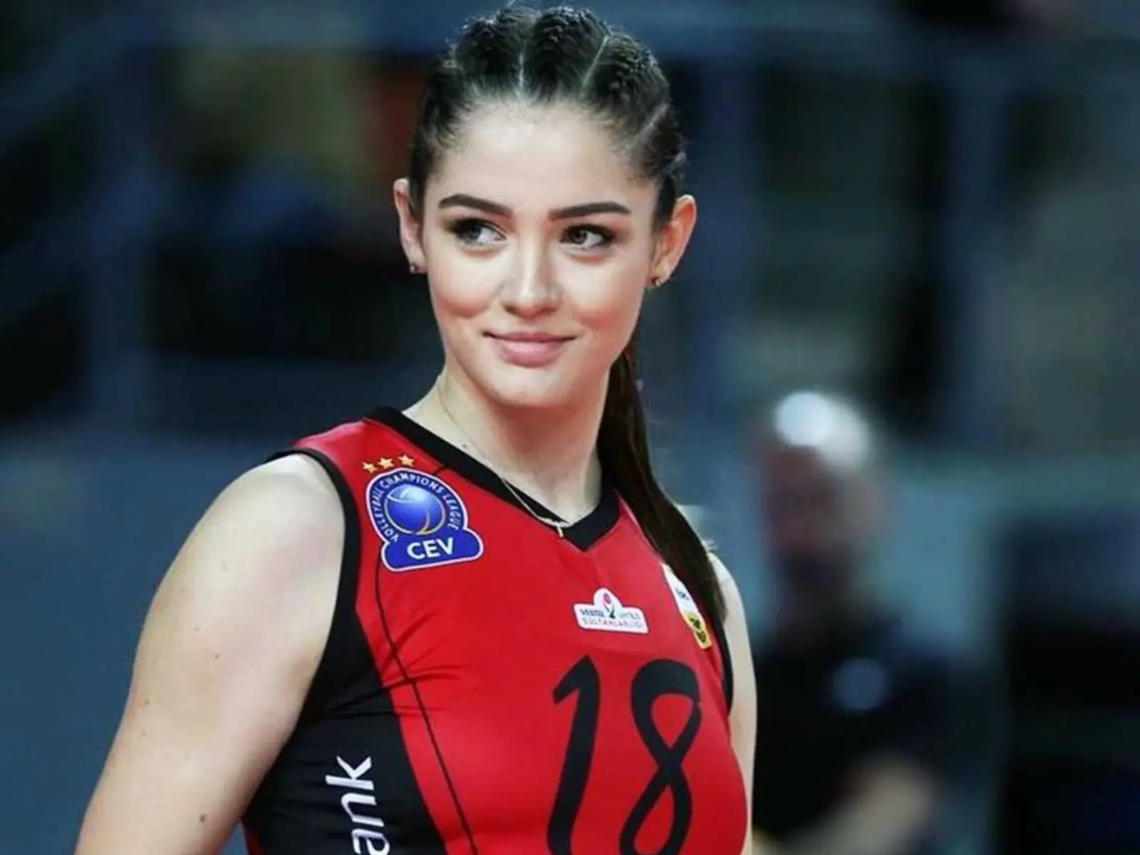 巴黎奧運／土耳其排球少女 Zehra Gunes 194 公分巨牆、甜美外型爆紅，3 大美妝容關鍵大公開～