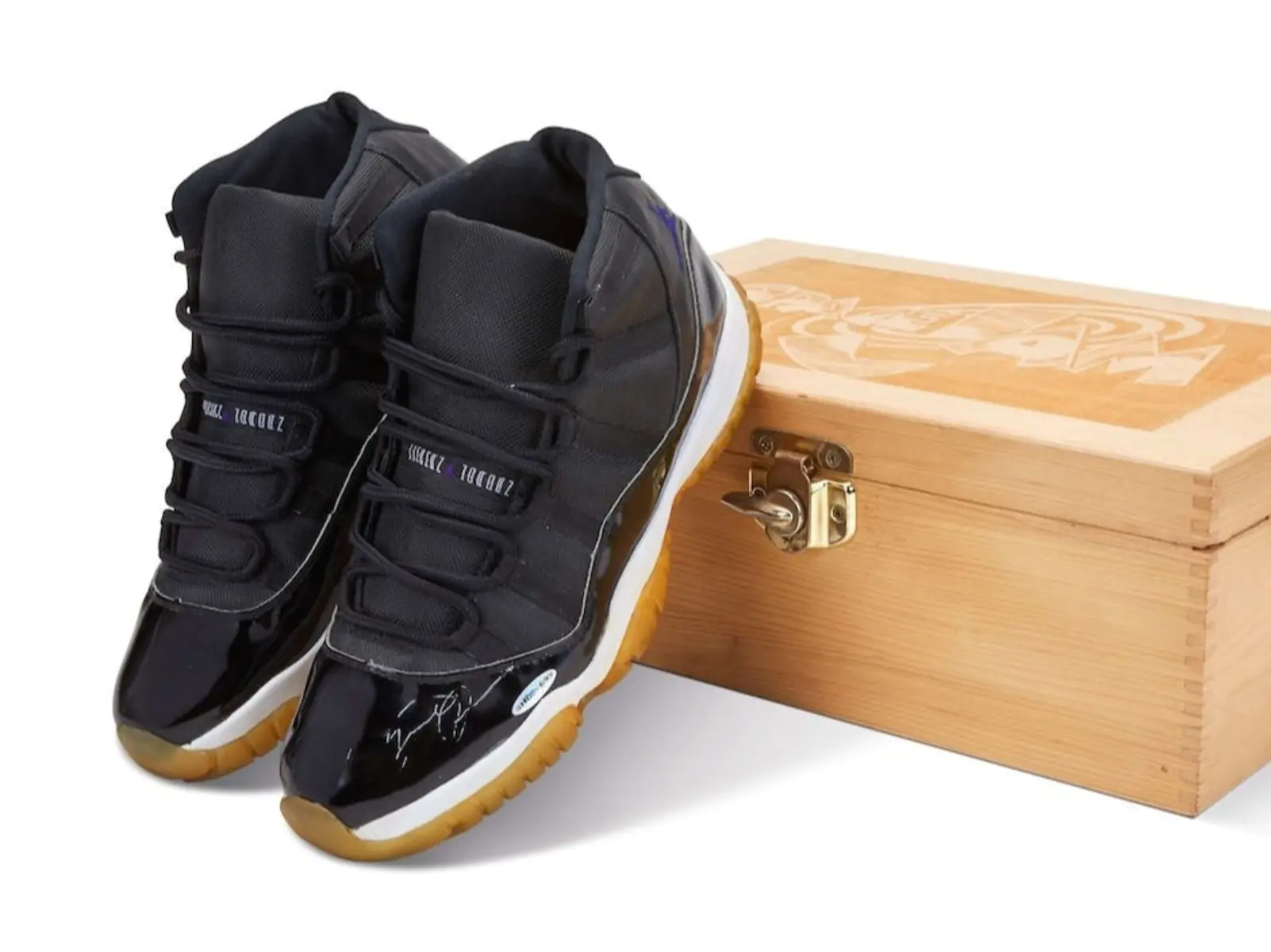 《怪物奇兵》喬丹 Air Jordan 11 「Space Jam」得標 17.6 萬美元，要價近五百萬台幣～