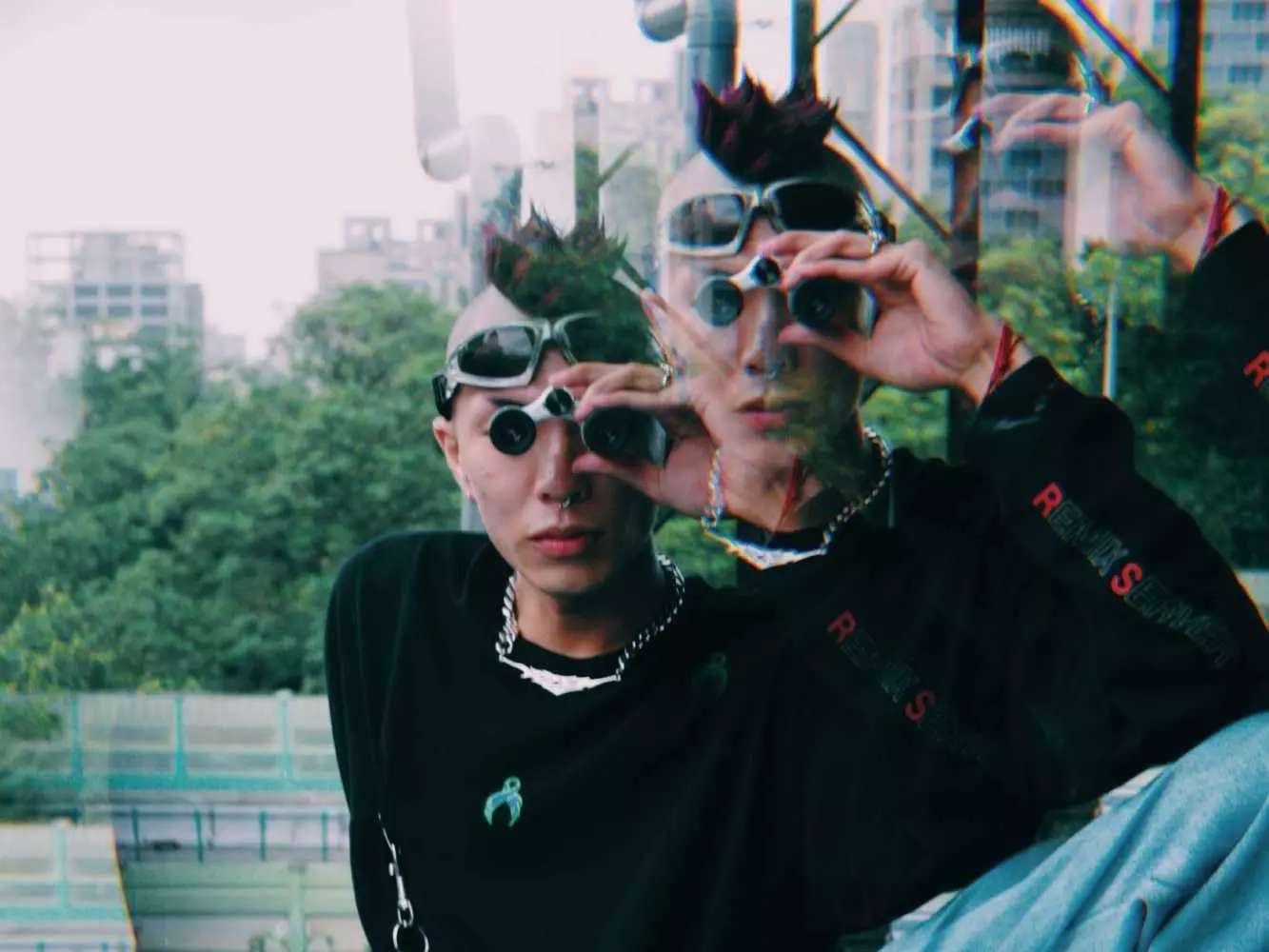台灣潮流服飾指標 REMIX 釋出 2021 春夏最新型錄！你當年也曾排隊為了買它嗎？
