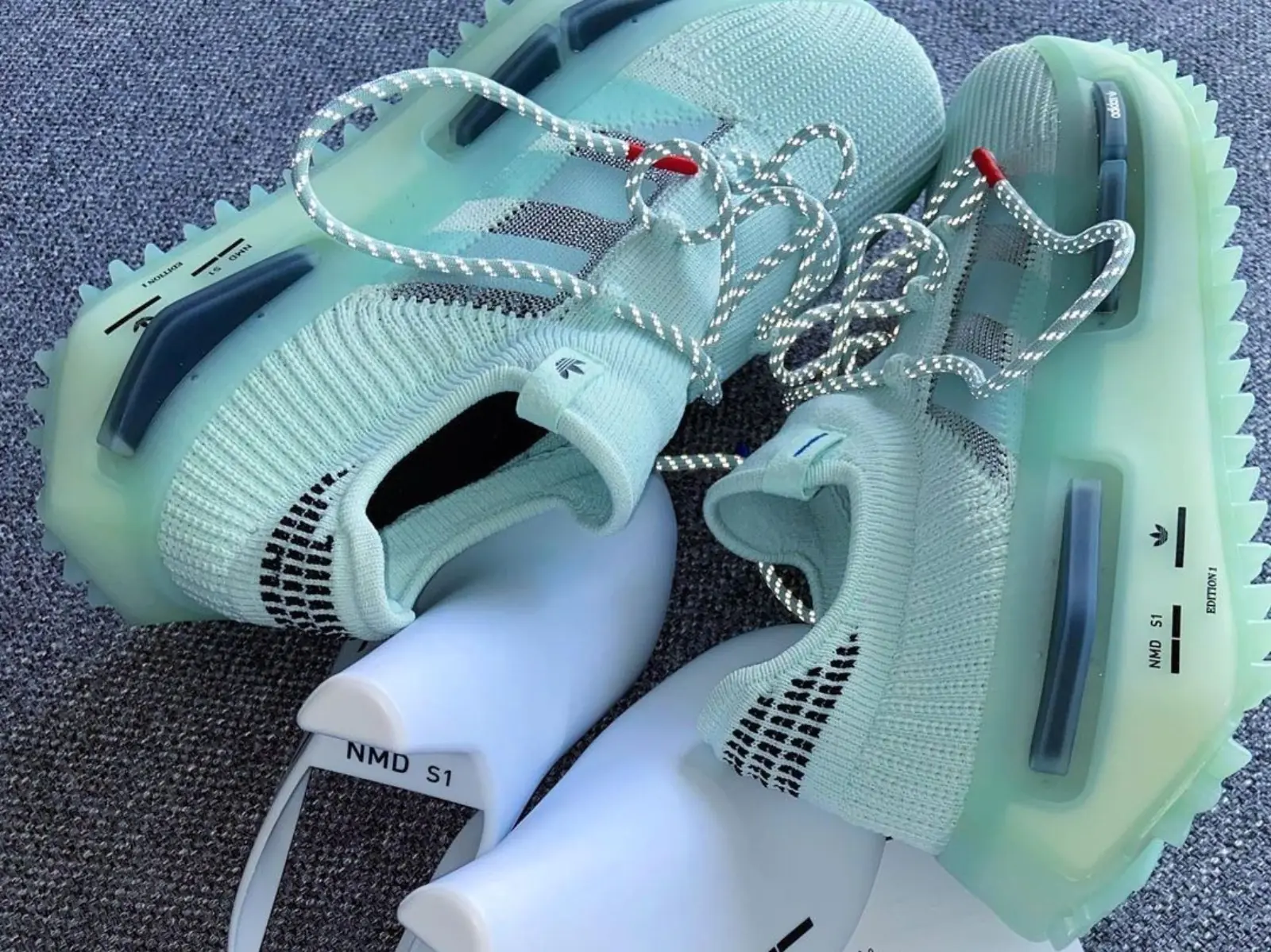 adidas 推出全新 NMD S1 球鞋外型激似 Yeezy 350 V2，全球限量僅 100 雙親友限定！