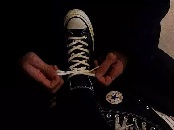 Converse、Nike 等 5 雙 2021 七夕情人節「超好搭黑白球鞋」推薦！今年送禮不失敗全靠它！