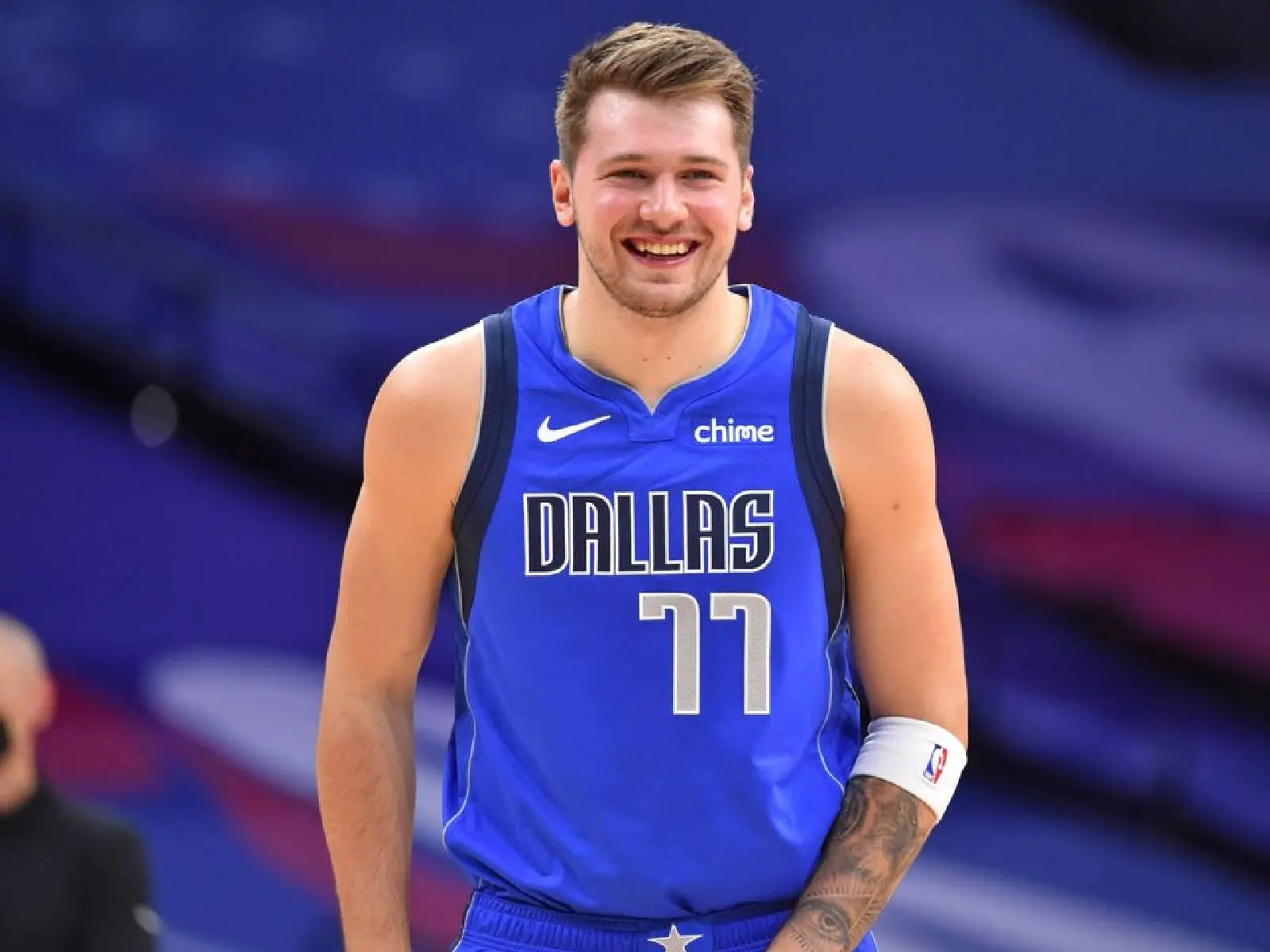 NBA／Luka Doncic 續 5 年 2.07 億留獨行俠，J.J. Redick 發文：打牌欠 1700，請轉給我