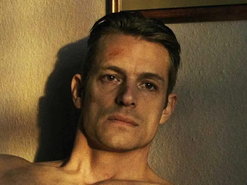 《自殺突擊隊：集結》Joel Kinnaman 不只驚人大肌肌，更是一位不折不扣 Yeezy 大鞋頭！