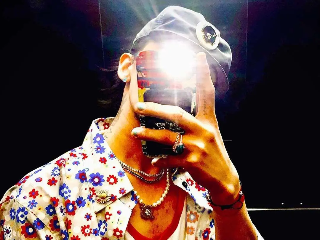 權志龍 GD 帶貨王也穿上的「花襯衫」你還要錯過嗎？推薦 3 款韓牌短襯衫成為你的夏天首選！