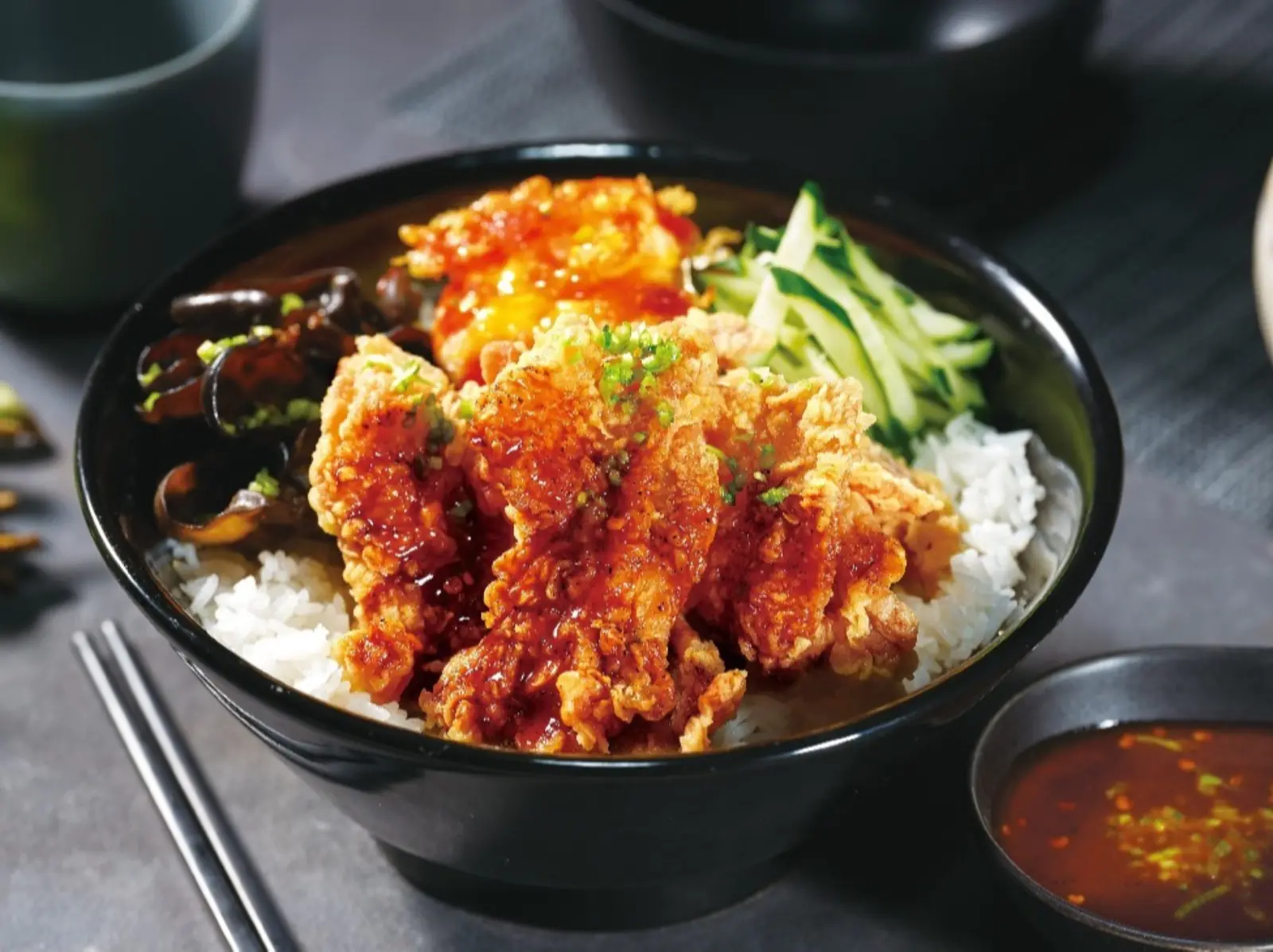 夏日必吃 3 家開胃泰式料理推薦，手搖、合菜、火鍋、餐盒通通都有！