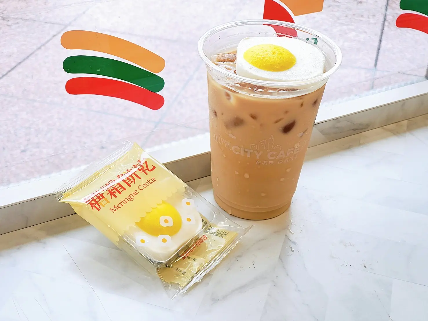 7-11 推出超可愛「荷包蛋拿鐵」！加碼推薦 3 款超商現萃茶經典菜單，Dcard、PTT 網友都說讚！