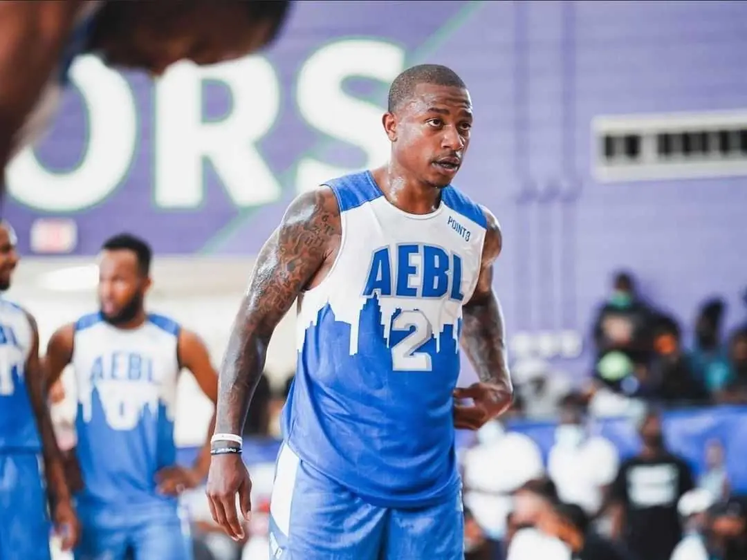 Isaiah Thomas 終於入手 Travis Scott 三方聯名 Air Jordan 1！如果是你的話願意交換嗎？