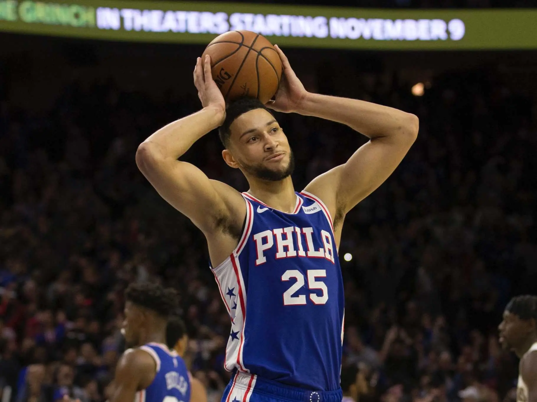 NBA／Ben Simmons 在 NBA 休賽季投進「大號三分球」，網友心死：「我不會再被騙了！」